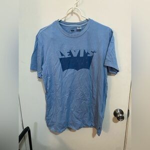 Levi's Men's Pale Blue Crewneck Logo Tee with Navy Graphic